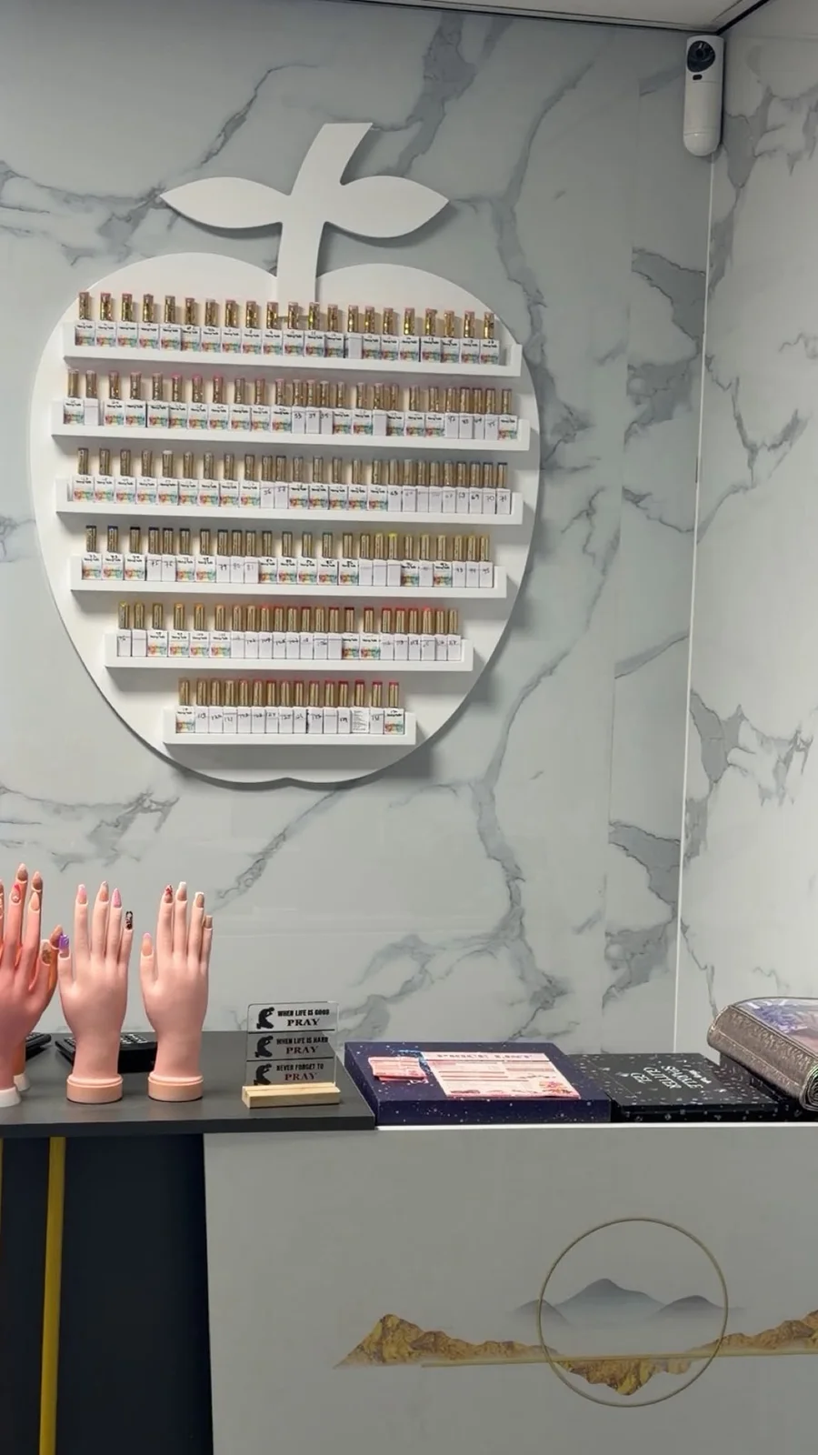 Manicure bij Mercy Nail Studio in Rotterdam-Zuid